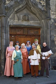 France, Puy-de-Dôme (63), Clermont-Ferrand, quartier de Montferrand, rue de la Rodade, membres de l'association Il était une fois Montferrand en costumes médiévaux