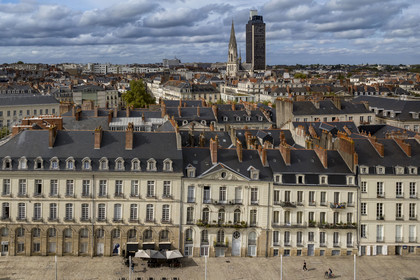 France, Loire Atlantique, Nantes, shipowners' houses on Quai Turenne on the former Ile Feydeau and the Tower of Brittany in the background (aerial view)