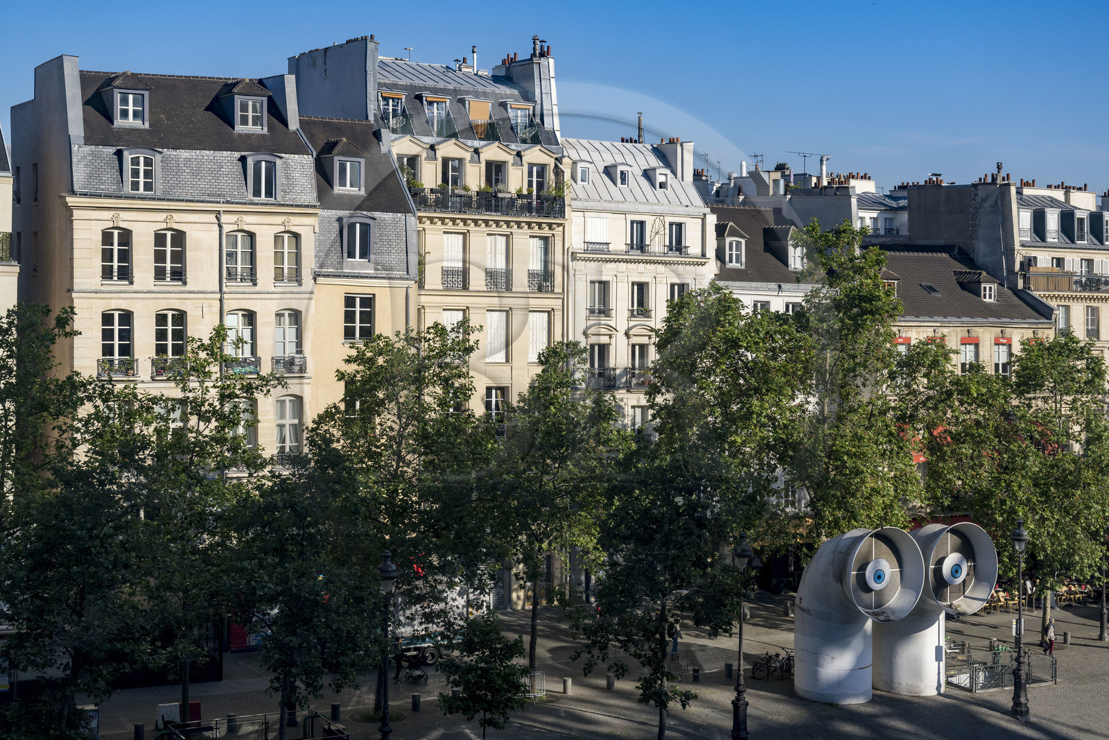 France, Paris (75), quartier des Halles, le Centre Pompidou ou Beaubourg, des architectes Renzo Piano, Richard Rogers et Gianfranco Franchini, parvis de Beaubourg, bouches d'aération du Centre Pompidou (Centre national d'art et de culture Georges-Pompidou) France, Paris (75), quartier des Halles, le Centre Pompidou ou Beaubourg, des architectes Renzo Piano, Richard Rogers et Gianfranco Franchini, parvis de Beaubourg, bouches d'aération du Centre Pompidou (Centre national d'art et de culture Georges-Pompidou)