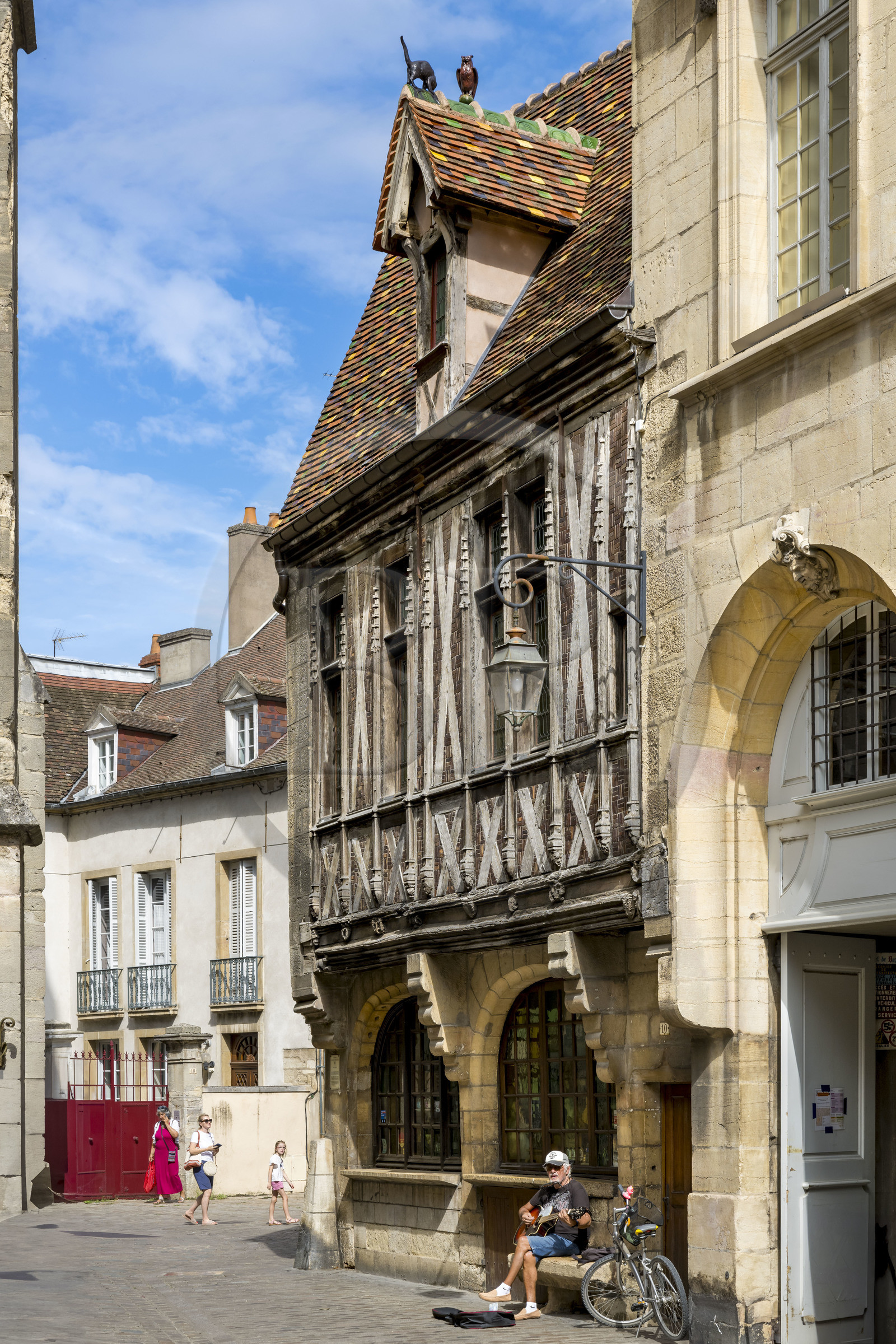 France, Côte-d'Or (21), Dijon, zone classée Patrimoine Mondial de l'UNESCO, la maison Millière dite de la Chouette, maison à pans de bois de style gothique du XVe siècle rue de la chouette, utilisée pour le tournage du film Cyrano avec Depardieu