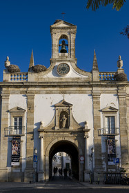 Portugal, Algarve, Faro, the old town, Arco da Vila, a neoclassical arch from the early 19th century