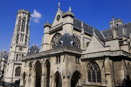 France, Paris (75), église Saint-Germain-l' Auxerrois et le beffroi de la mairie du 1er arrondissement (1860) à gauche