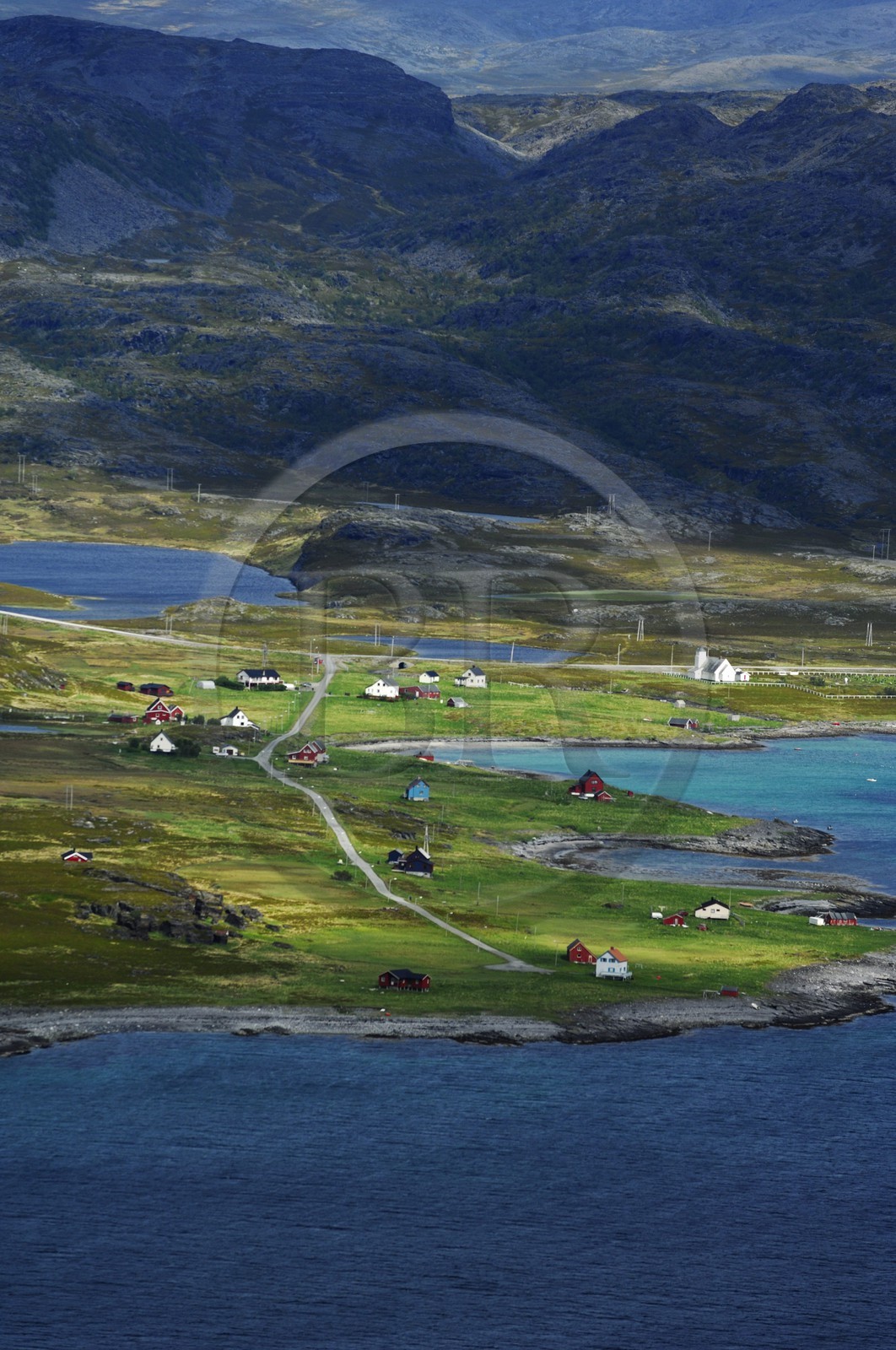 Norvège, Laponie, région du Finnmark, la côte vers le Cap Nord (vue aérienne)