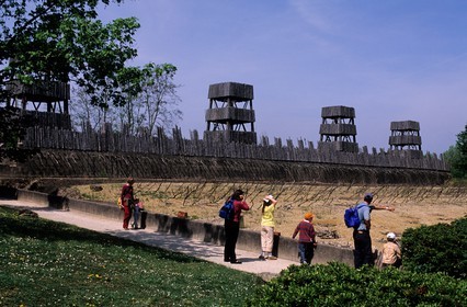 France, Côte-d'Or (21), archéodrome de Bourgogne, musée sur une aire d'autoroute, reconstitution des fortifications d'Alesia