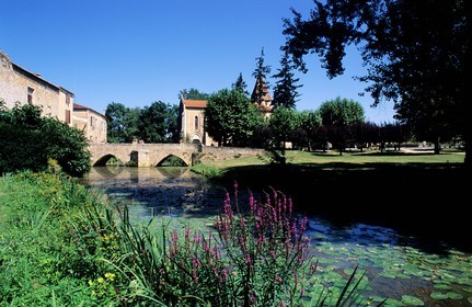 France, Gers (32), Fourcès, labellisé Les Plus Beaux Villages de France, le château