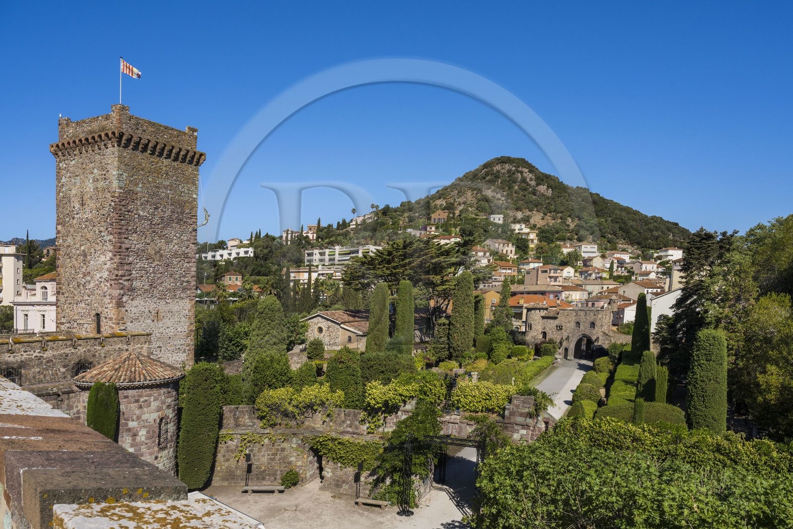 France, Alpes-Maritimes (06), Mandelieu-la-Napoule, chateau de La Napoule (XII-XIXe siècle) et son parc labellisé Jardin Remarquable (vue aérienne)