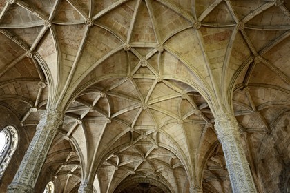 Portugal, Lisbonne, Bélem, Monastere des Hiéronymites (Mosteiro dos Jerónimos), classé Patrimoine Mondial de l'UNESCO, église Santa Maria, la décoration des piliers et de la voute sont de Joao de Castilho dans le pure style manuélin