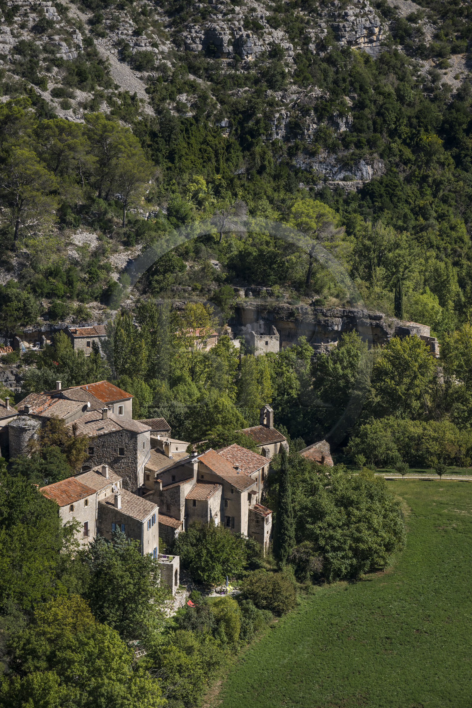 France, Hérault (34), les Causses et les Cévennes, paysage culturel de l'agro-pastoralisme méditerranéen inscrit au Patrimoine Mondial de l'UNESCO, gorges de La Vis, Saint-Maurice-Navacelles, le Cirque de Navacelles, le hameau de Navacelles