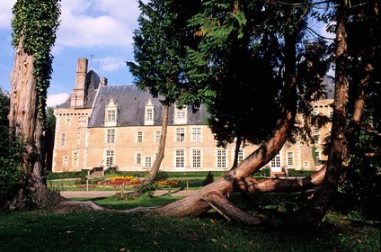 France, Nièvre (58), Saint-Amand-en-Puisaye, château et musée du grès