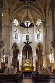 France, Pyrénées-Atlantiques (64), Pays-Basque, Biarritz, le choeur et la nef de l'église Sainte-Eugénie de style néo-gothique