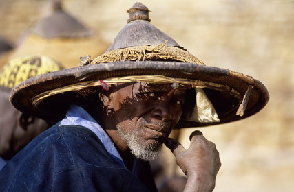 Mali, Dogon Country, Bandiagara Cliff listed as World Heritage by UNESCO, old man from Tereli village with his traditional hat