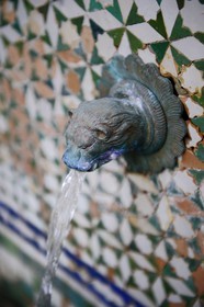Maroc, Moyen Atlas, Fès, ville impériale, hôtel Sofitel Palais Jamai, une fontaine dans les jardins