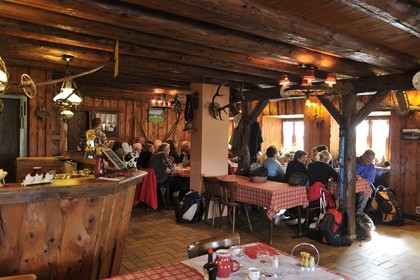 France, Haut-Rhin (68), la route des Crêtes, ferme auberge marcaire du Grand Hêtre, la salle à manger