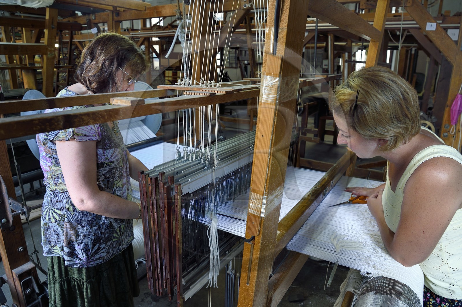 France, Var (83), Presqu'Ile de Saint-Tropez, Cogolin, la Manufacture Cogolin fabrique des tapis depuis 1924, la plupart sont tissés par lés sur des métiers Jacquard à bras du XIXème siècle