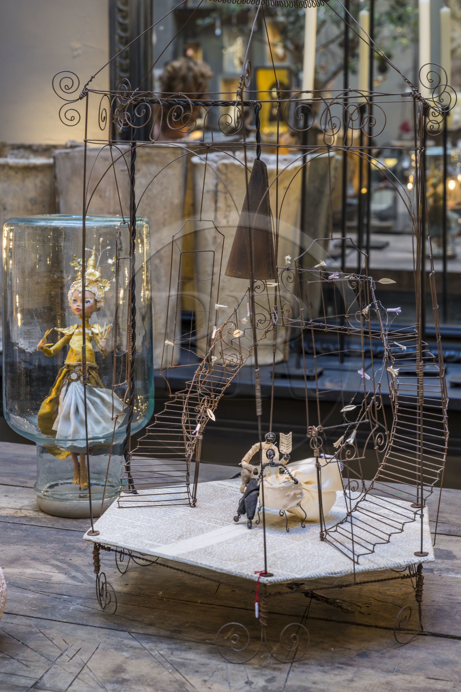 France, Vaucluse (84), Avignon, l'atelier-boutique Vox Populi spécialiste dans la création de luminaires et objets de décoration