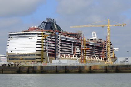 France, Loire-Atlantique (44), port de Saint-Nazaire, paquebot en construction dans les chantiers navals