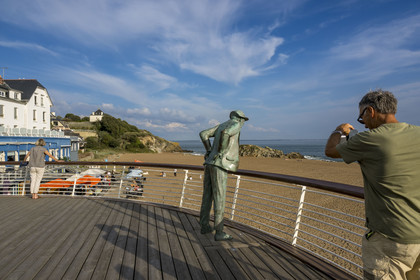 France, Loire-Atlantique (44), Estuaire de la Loire, Saint-Nazaire,  plage de Saint-Marc-sur-Mer, statue de M. Hulot, personnage des films de Jaques Tati