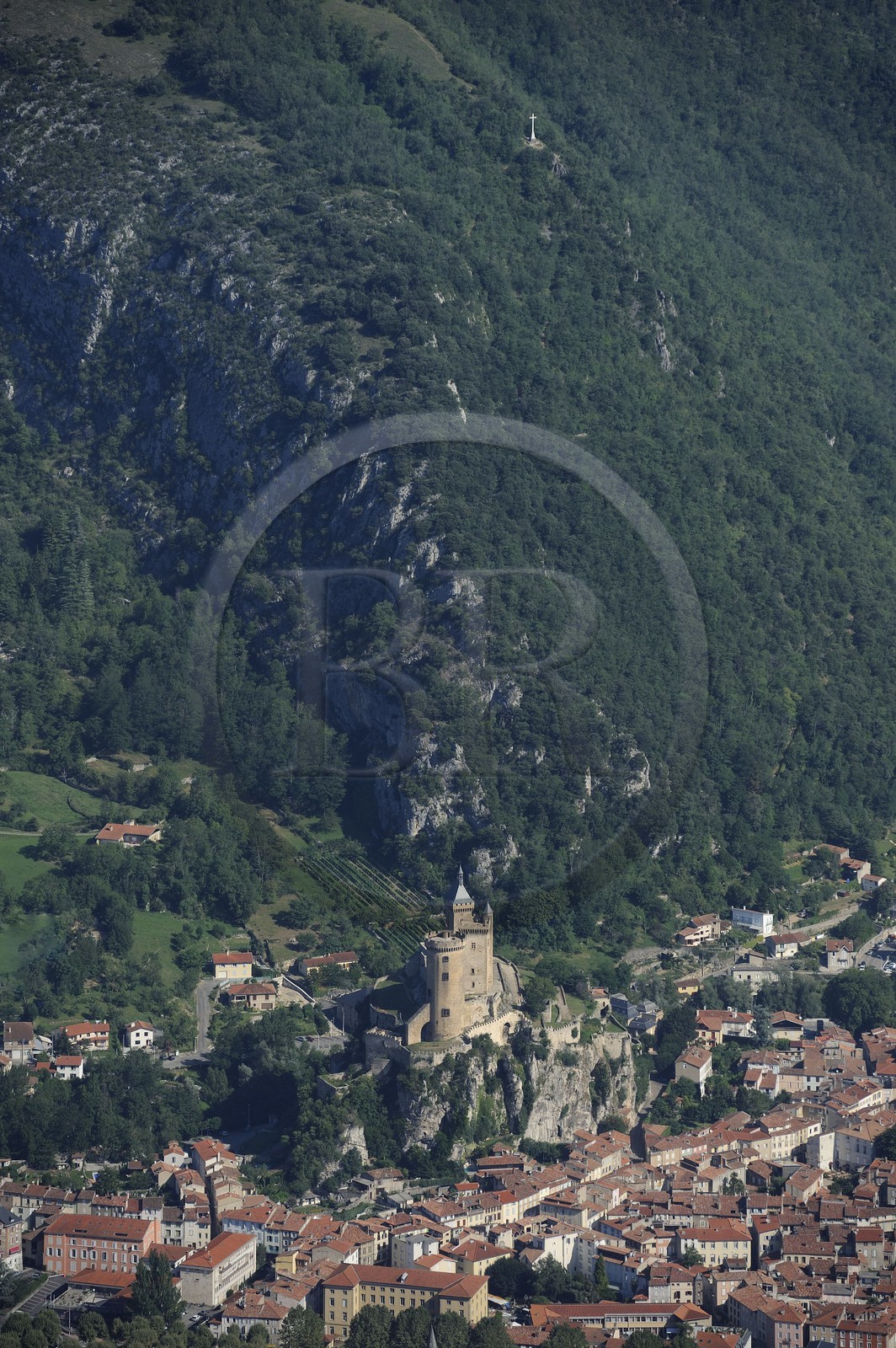 France, Ariège (09), Foix, le château comtal du Xe-XVe siècle (vue aérienne)