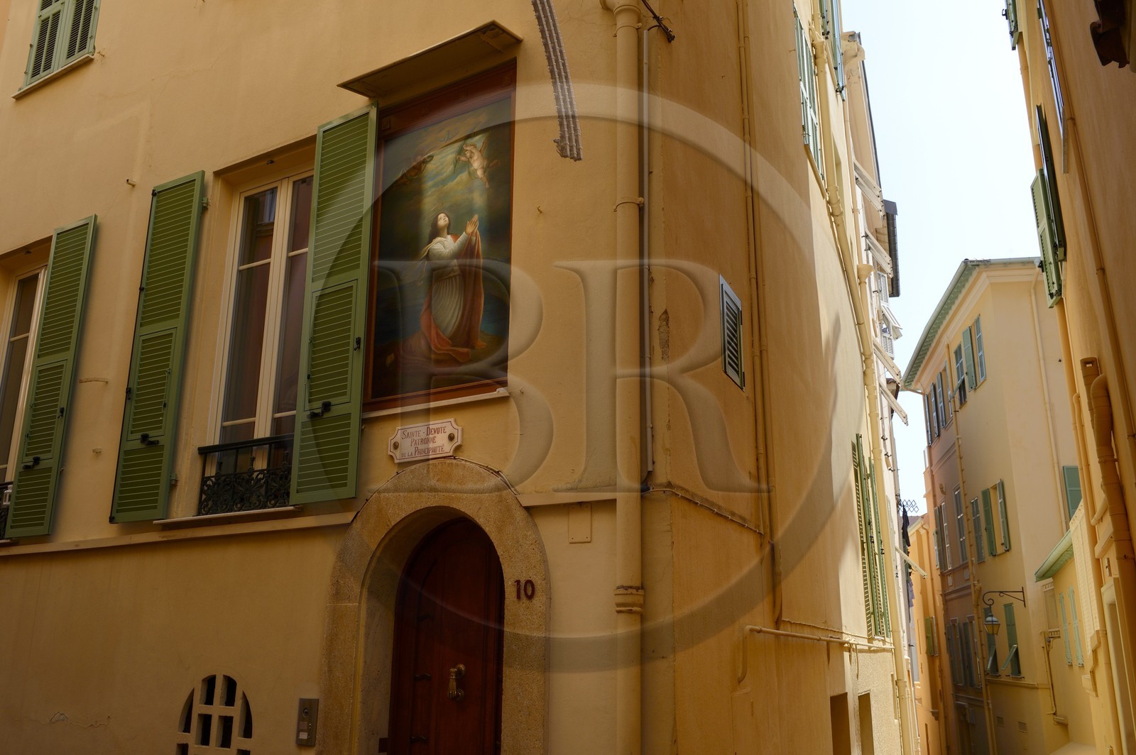 Principauté de Monaco, Monaco, la vieille ville sur le Rocher, portrait de Sainte Devote rue Emile de Lothe