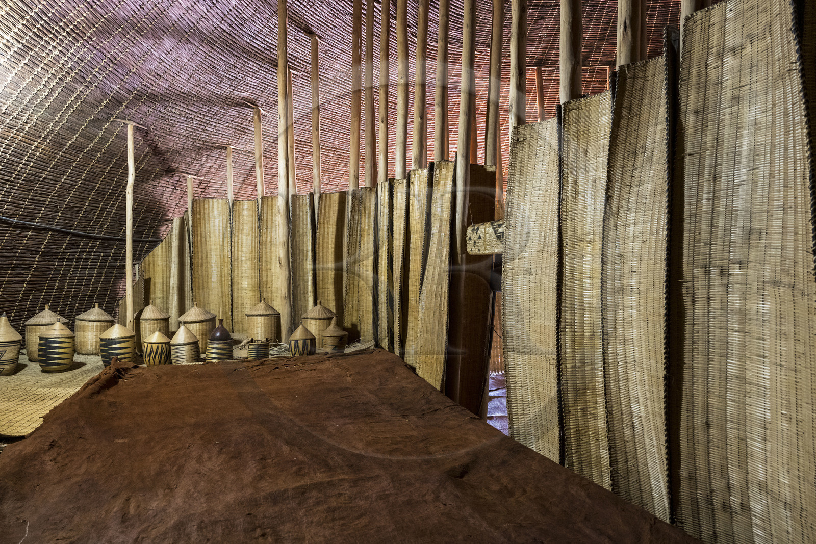 Rwanda, Province du Sud, Nyanza, musée du Palais royal Rukari, palais traditionnel du roi Mutara III Rudahigwa dans une hutte traditionnelle appellée Rugo, la maison principale Kambere