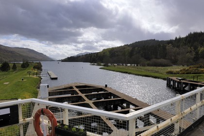 Royaume-Uni, Ecosse, région des Highlands, une écluse du Caledonian Canal au sud du Loch Ness (Aberchalder bridge)