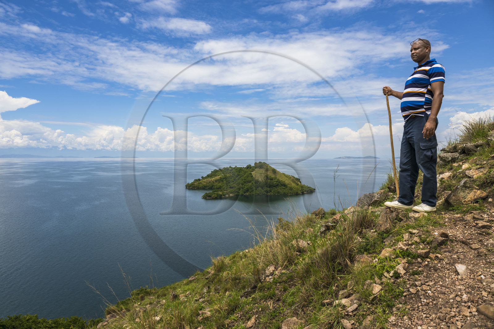 Rwanda, Province de l’Ouest, Karongi (anciennement nommée Kibuye), lac Kivu, randonnée au sommet de l'Ile Napoléon (ou Tembabagoyi)pour une vue générale sur le lac et la République démocratique du Congo en arrière plan