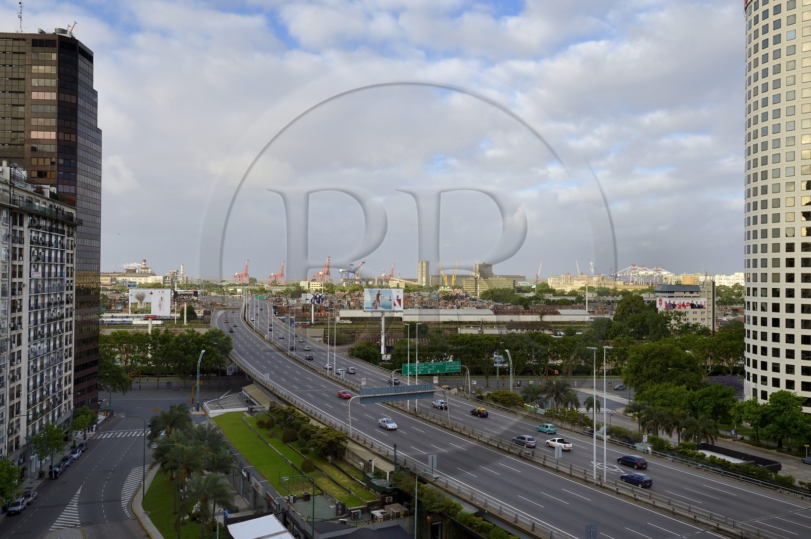 Argentine, Buenos Aires, l'autoroute U.Illia au nord de la ville, départ de la route Transamerica