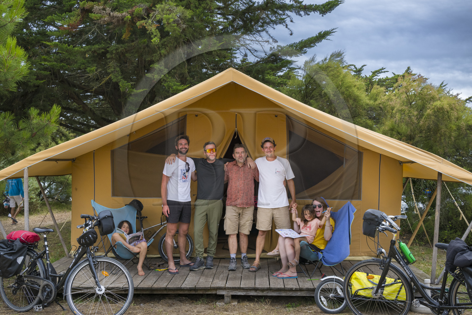 France, Vendée (85), île de Noirmoutier, Noirmoutier-en-l'Ile, Camping Huttopia Noirmoutier, la tente familiale