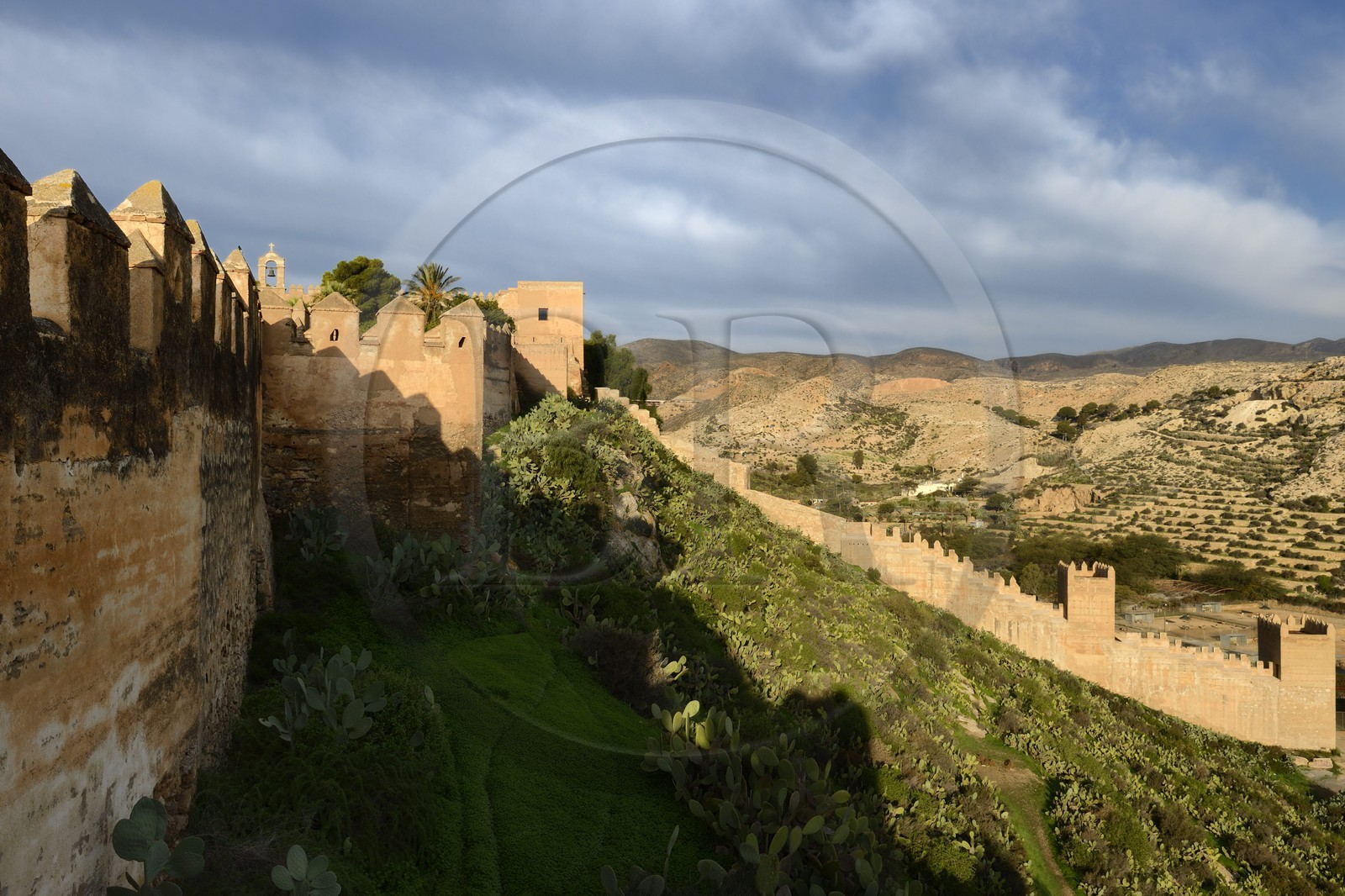 Espagne, Andalousie, Almeria, forteresse la Alcazaba et muraille de Jayran Espagne, Andalousie, Almeria, forteresse la Alcazaba et muraille de Jayran
