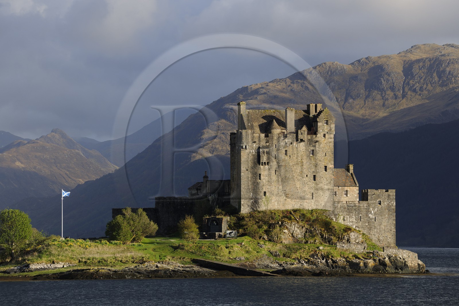 Royaume-Uni, Ecosse, région des Highlands, comté de Ross & Cromarty, Eilean Donan Castle, château à l'entrée du Loch Duich