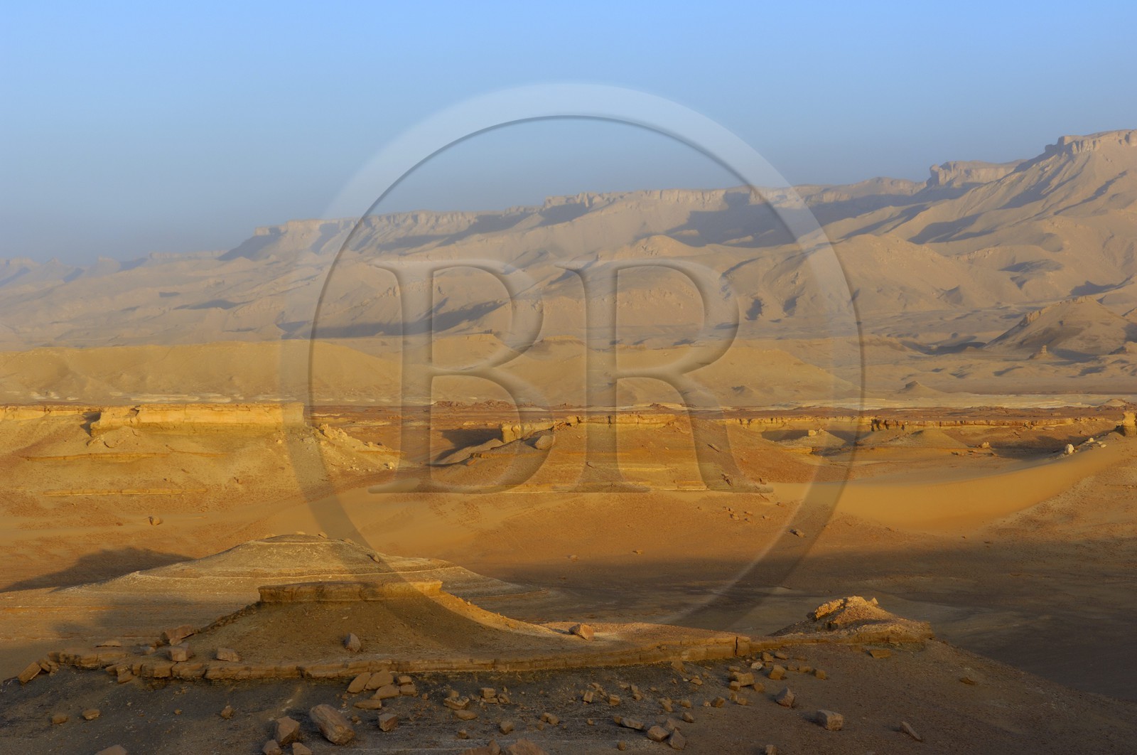 Egypte, Haute Egypte, désert libyque, oasis de Dakhla, le désert aux portes de Al-Qasr