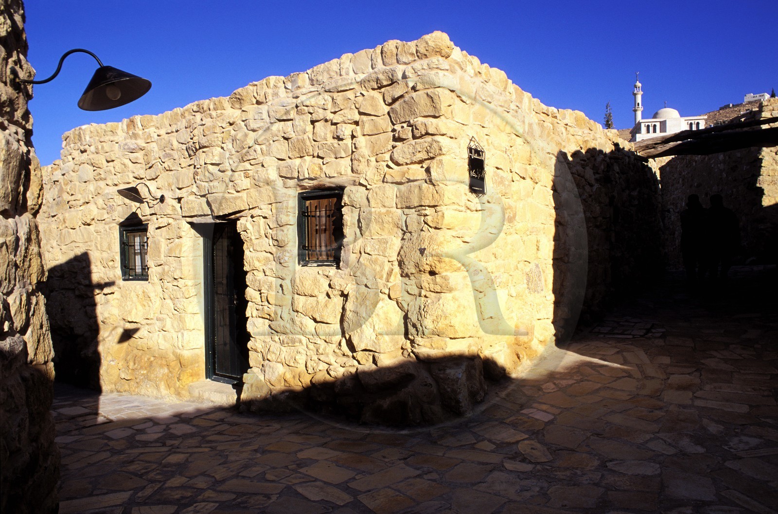 Jordanie, Petra, Hôtel Taybet Zaman (ancien village transformé) et mosquée
