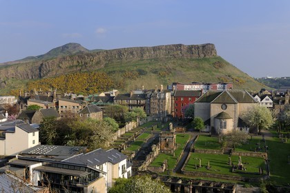 Royaume-Uni, Ecosse, Edimbourg, Holyrood Park domine la ville