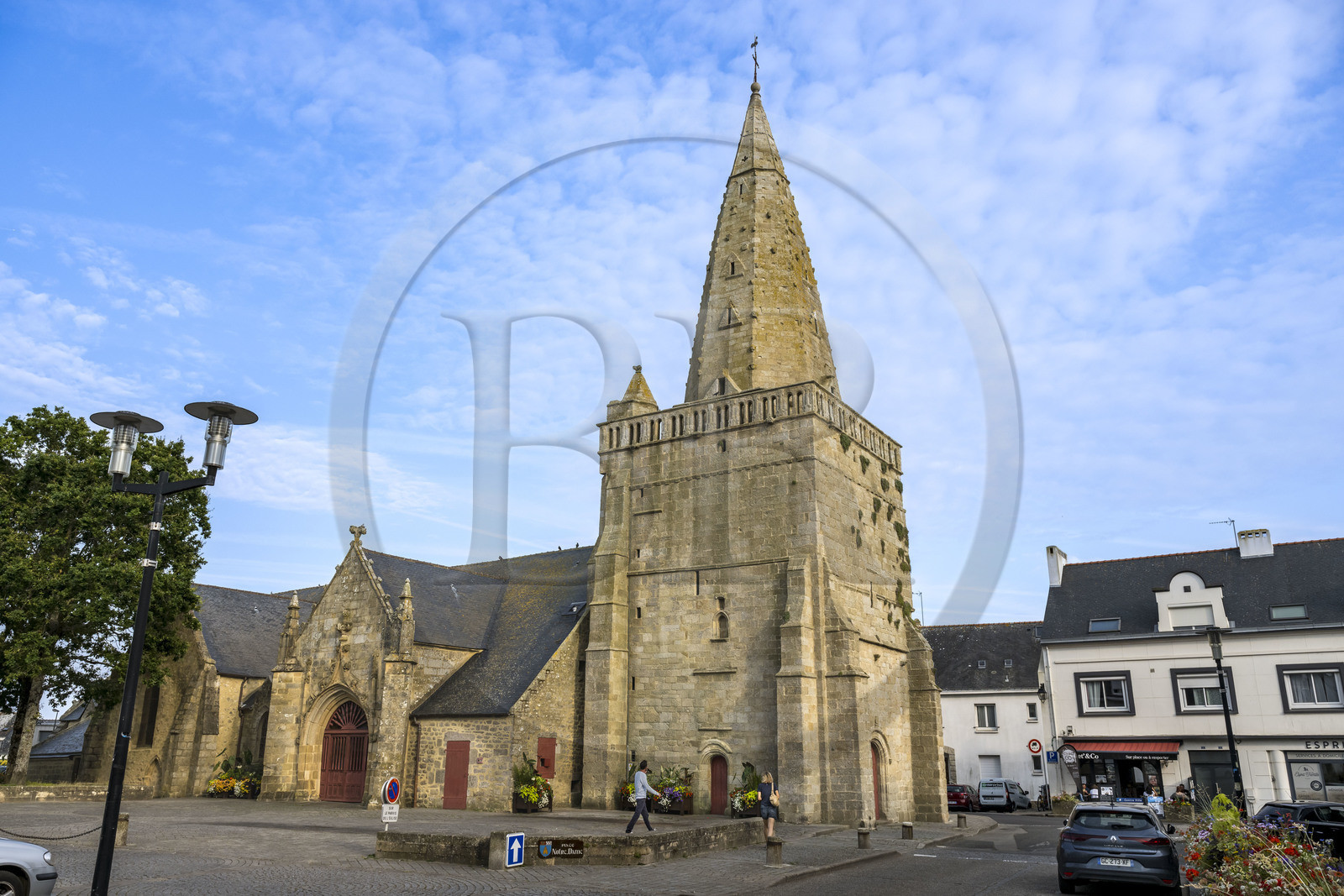 France, Morbihan (56), rade de Lorient, Larmor-Plage, église Notre-Dame de Larmor-Plage et sa  tour de guet fortifiée