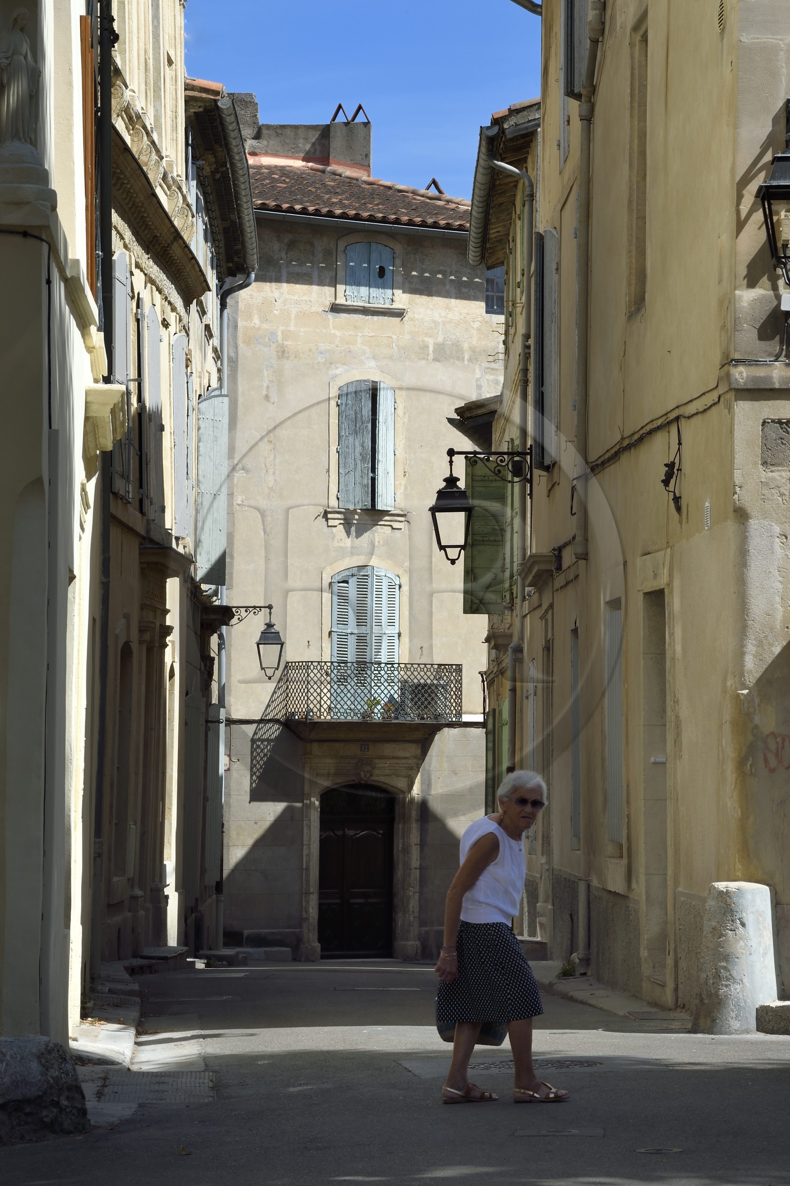 France, Bouches-du-Rhône (13), Arles, rue de la Bastille