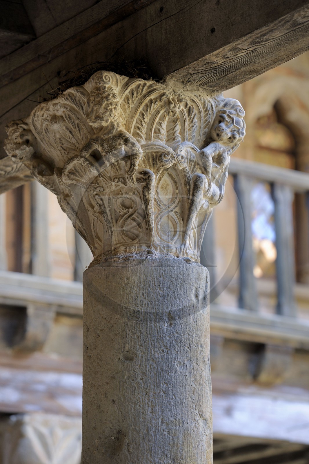France, Aude (11), village de Lagrasse, labellisé Les Plus Beaux Villages de France, abbaye Sainte-Marie de Lagrasse, chapiteau de la luxure attribué au maître de Cabestany