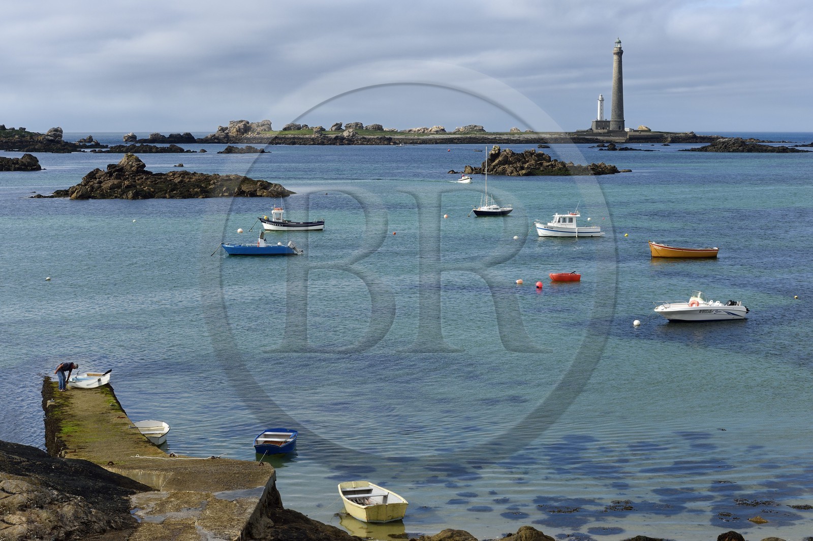 France, Finistère (29), Pays des Abers, Plouguerneau, Ile Vierge dans l'archipel de Lilia vu depuis la Pointe du Kastell Ac'h, le phare de l'ile Vierge le plus haut phare d'Europe d'une hauteur de 82,5 mètres