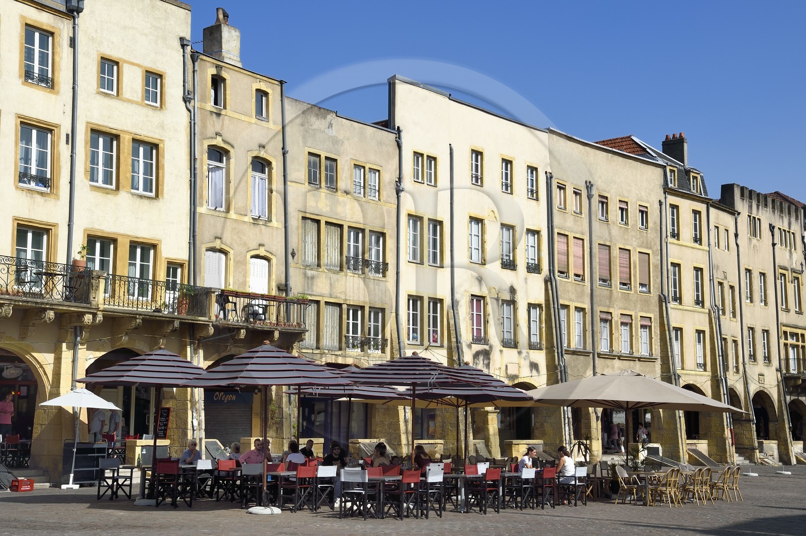 France, Moselle (57), Metz, maisons médiévales à arcades de la place Saint-Louis