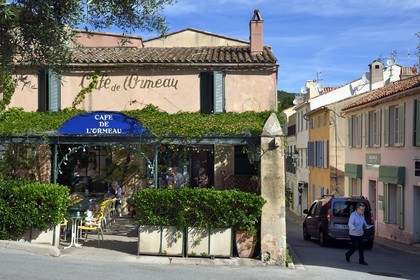 France, Var, Presqu'ile de Saint-Tropez, Ramatuelle, the Café de l'Ormeau on the Place de l'Ormeau