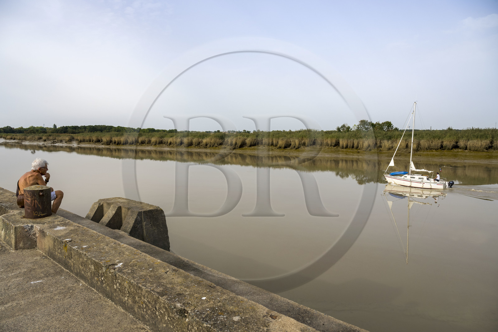 France, Charente-Maritime (17), Rochefort, les rives de la Charente en bordure de la Corderie Royale