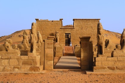 Egypte, Haute Egypte, Lac Nasser, désert de Nubie, temple de Ouadi es-Seboua ou vallée des lions