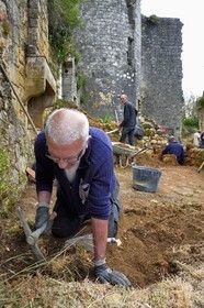 France, Charente (16), Pranzac, chantier des fouilles archéologiques dans les ruines du chateau orchestré par l’association Secrets de Pranzac