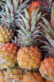 France, Ile de la Reunion, Le Tampon, vente d'ananas Victoria