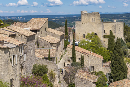 France, Vaucluse, Dentelles de Montmirail mountains, Crestet, the hilltop village of Crestet and its 9th century castle (aerial view)