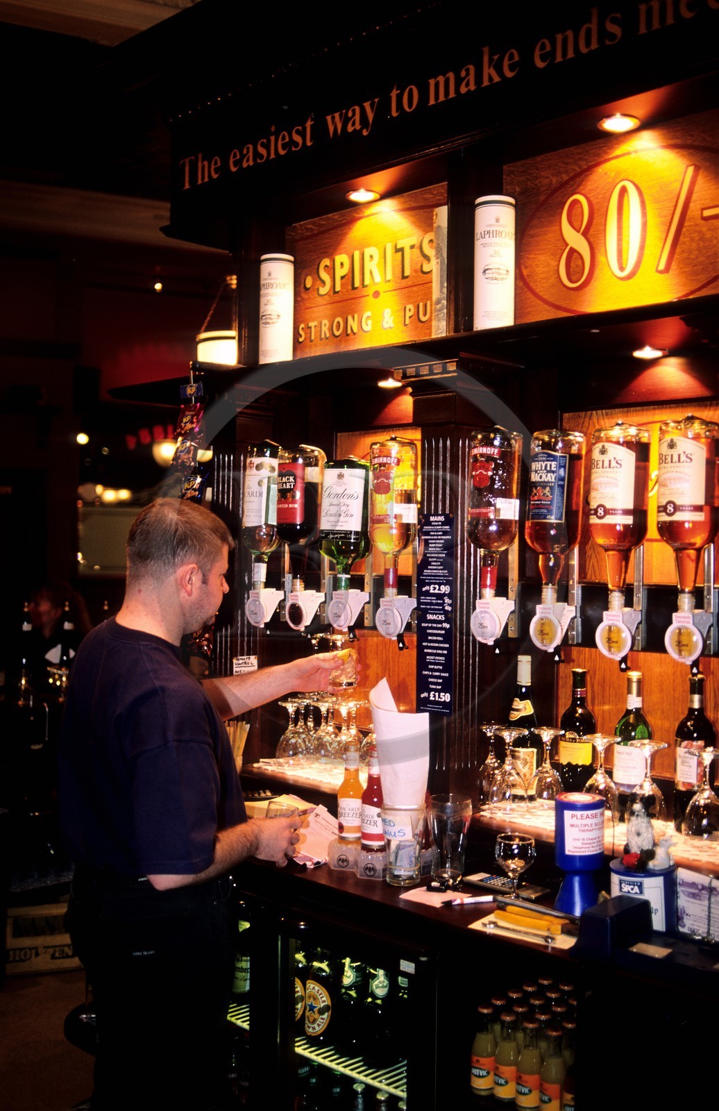 Royaume-Uni, Ecosse, Glasgow, le Tennent's Bar, un pub du quartier de l' Université
