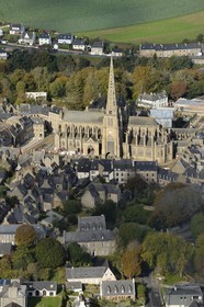France, Côtes-d'Armor (22), Tréguier, Cathédrale Saint-Tugdual (vue aérienne)