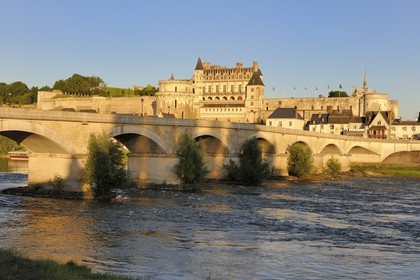 France, Indre et Loire, Amboise, Loire Valley listed as World Heritage by UNESCO, Chateau d'Amboise overhanging the Loire river