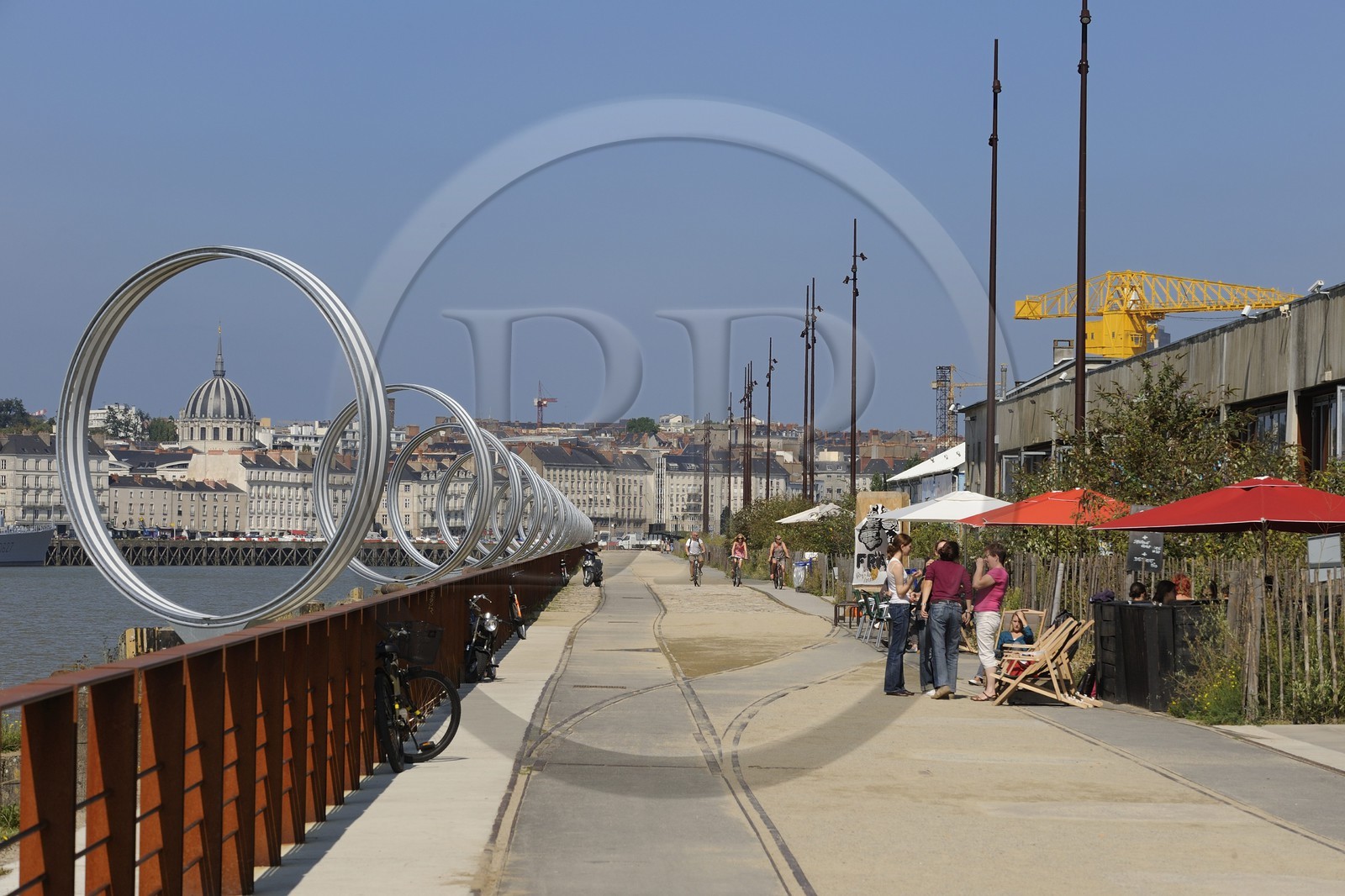 France, Loire-Atlantique (44), Nantes, l'Ile de Nantes, les anneaux de Buren sur les quais de Loire