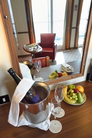 Groenland, cote ouest, bateau de croisière MS Fram de la compagnie Hurtigruten, cabine de la Grande Suite