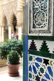 Espagne, Andalousie, Séville, Alcazar de Séville (Reales Alcazares de Sevilla), classé Patrimoine Mondial de l'UNESCO, zelliges de la Cour des Demoiselles (Patio de las Doncellas)